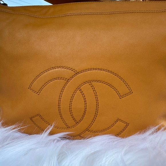SOLD!!! COA Auth- Vintage Chanel Around 1998 Made “CC” Stitch Logo Charm Shoulde - Picture 11 of 14